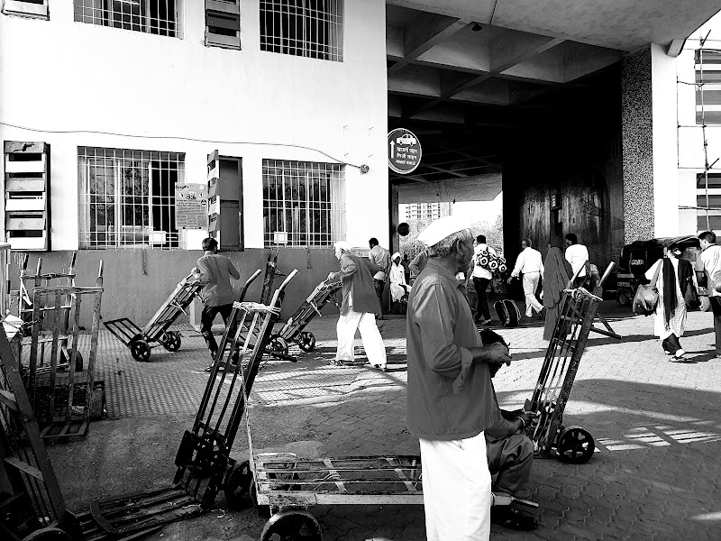 Bandra Terminus - Bandra Terminus, Naupada, Bandra East, Mumbai, Maharashtra 400051, India