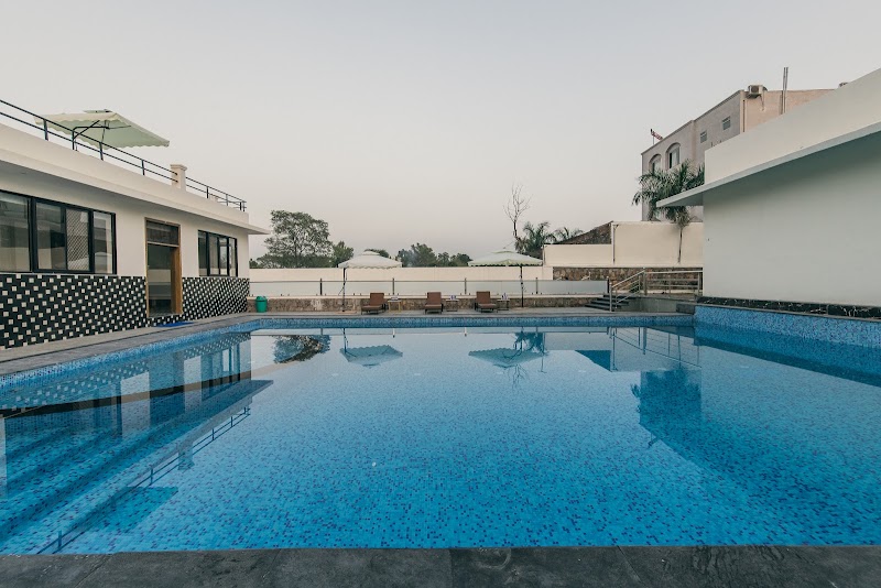 Serenity Hill Resort Near (2Km) Fateh Sagar Lake Udaipur - Serenity Hill Resort Near (2Km) Fateh Sagar Lake Udaipur Badi Lake Rd, opposite milestone restaurant, Udaipur, Rajasthan 313011, India