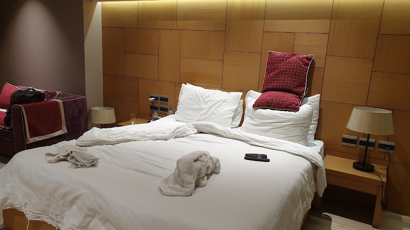 Hotel Charans Plaza - Hotel Charans Plaza Halwasiya House, 11, Mahatma Gandhi Marg, गाला मार्केट, Hazratganj, Lucknow, Uttar Pradesh 226001, India