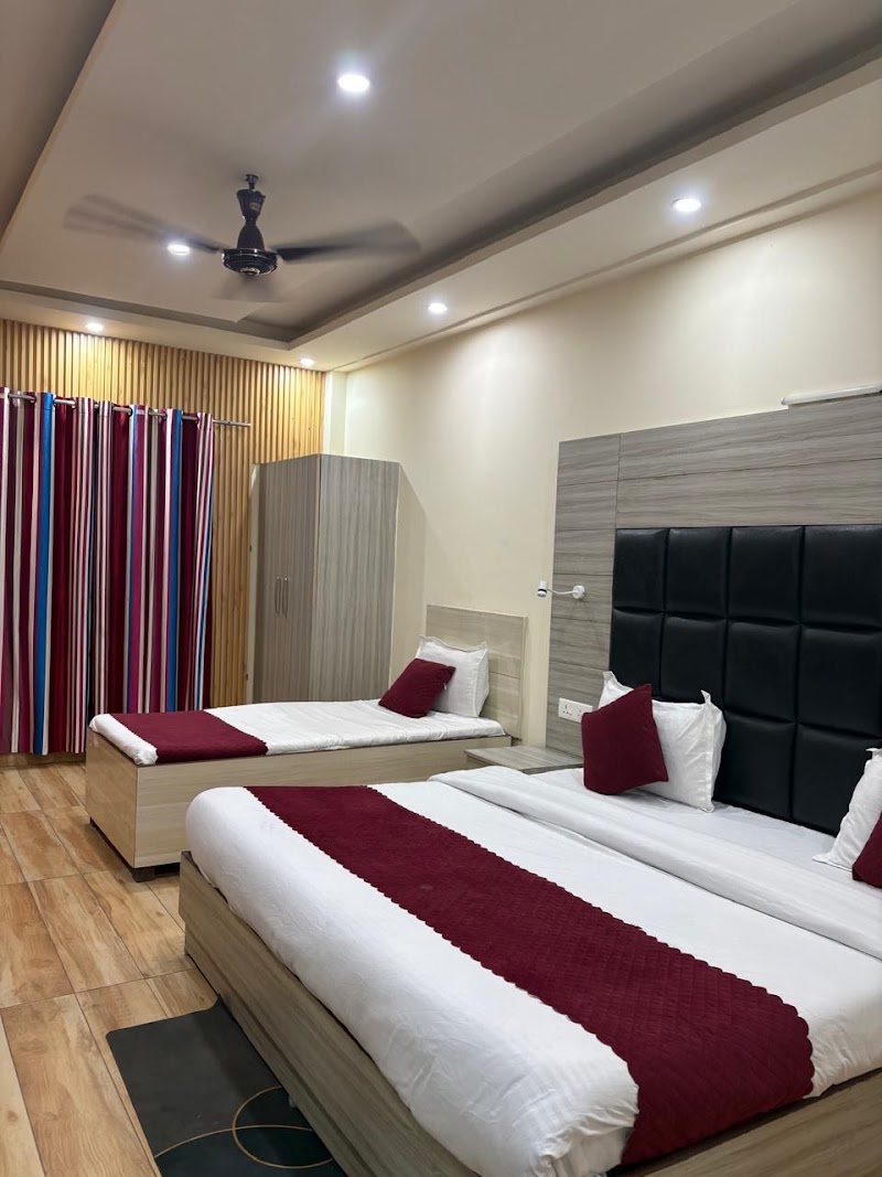 Grand Vista Retreit Hotel - Grand Vista Retreit Hotel siya Goan, Kempty Fall Rd, opp. JW Marriot Hotel, Charleville, Mussoorie, Ghatudhar, Uttarakhand 248179, India