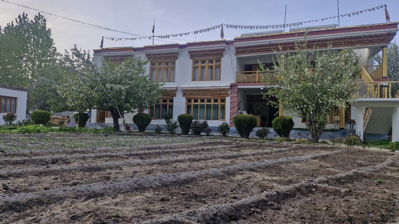 Yourdum Guest House