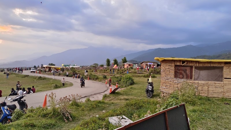 Landing Site Bir - Landing Site Bir, 2PV5+2GX, Landing Road, Bir, Suja, Himachal Pradesh 176077, India