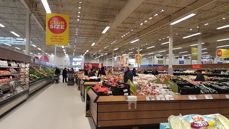 Real Canadian Superstore Mcphillips Street - Real Canadian Superstore Mcphillips Street 2132 McPhillips St, Winnipeg, MB R2V 3C8, Canada