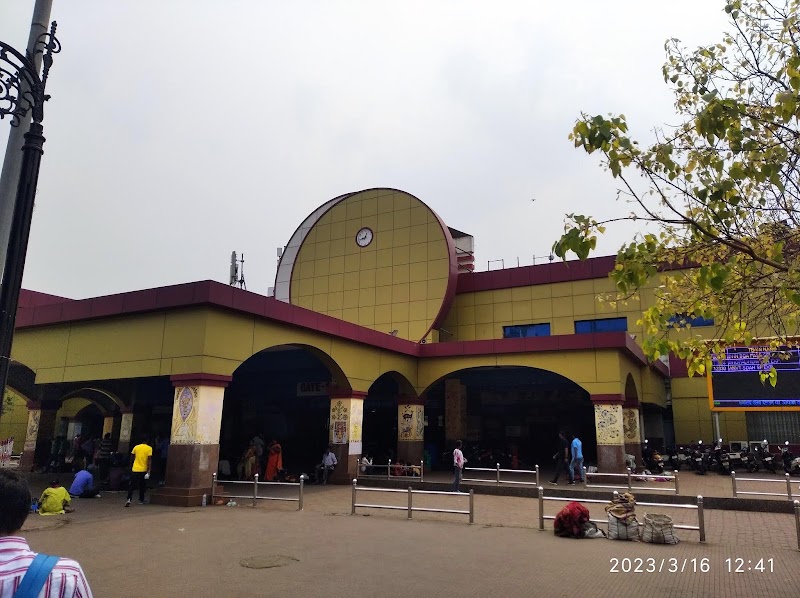 DHANBAD RAILWAY STATION(South Side) - DHANBAD RAILWAY STATION(South Side), QCRH+7F7, Dhanbad Railway Station Rd, Purana Bazar, Wassepur, Dhanbad, Jharkhand 826007, India