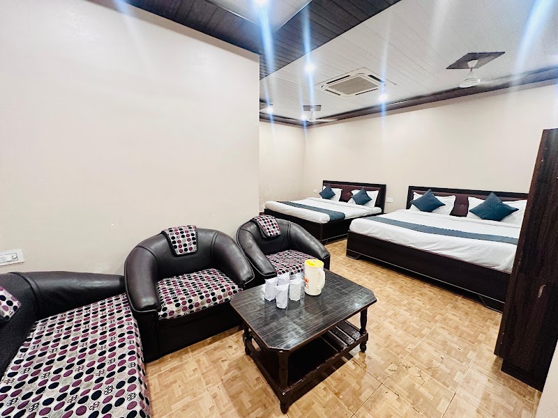 HOTEL THE GARDEN INN - HOTEL THE GARDEN INN Sbi building, D.40/19-22, Jangamwadi Rd, near Godolia, opp. Old sushil cinema hall, Luxmanpura, Ramapura Luxa, Varanasi, Uttar Pradesh 221001, India