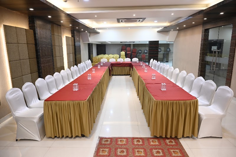 Hotel Square Inn - Hotel Square Inn 8XQH+6F6 Budh Vihar Colony, The Mall Rd, near Madin Hotel, Varanasi cantonment, Varanasi, Uttar Pradesh 221002, India
