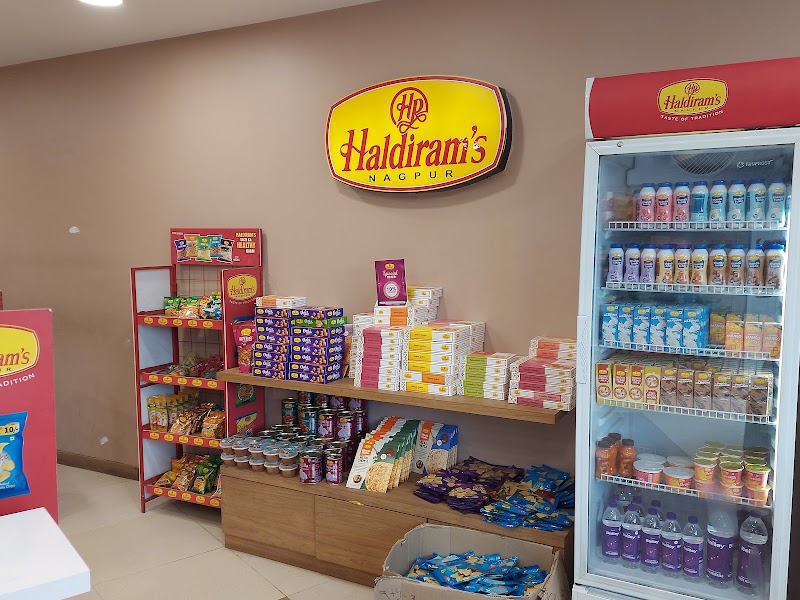 Haldiram's Express - Haldiram's Express Survey No. 2337, Balaji Chambers, Talegaon - Chakan Hwy, Vatan Nagar, Talegaon Dabhade R, Maharashtra 410507, India