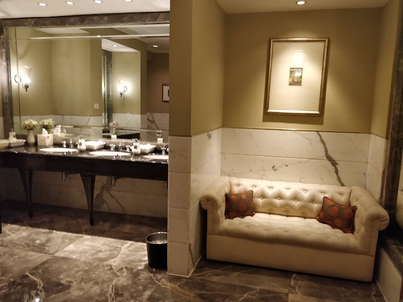 Palace Lounge - Palace Lounge 26, PJ Ramchandani Marg, Apollo Bandar, Colaba, Mumbai, Maharashtra 400001, India