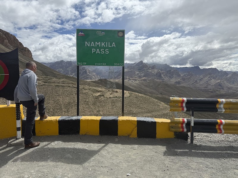 Ladakh Taxi Service by Soul of Himalaya - Ladakh Taxi Service by Soul of Himalaya Soul of Himalaya, Changspa Rd, below Down Town, opposite Hotel Royal Shaldan, Leh, 194101