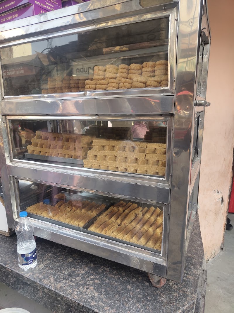 Giani Punjabi Lassi - Giani Punjabi Lassi, Golden Temple Out Road, JVHF+QG9, Gagar Mal Rd, opp. regent cinema, Chowk Regent Cinema, Katra Sher Singh, Katra Ahluwalia, Amritsar, Punjab 143006, India