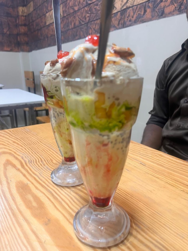Shake Palace - Shake Palace, W7P7+358, Aroor - Thoppumpady Rd, Thoppumpady, Kochi, Keralam 682005, India
