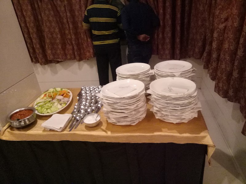 Hotel Delux Inn-Best Hotel/Banquet Hall in Agra - Hotel Delux Inn-Best Hotel/Banquet Hall in Agra MG Tower, Fatehabad Rd, Bansal Nagar, Tajganj, Agra, Uttar Pradesh 282001, India