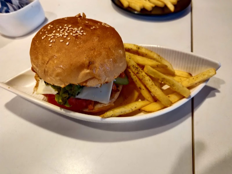 Chaiyum - Chaiyum LOWER GROUND FLOOR, Ambience Mall, Ambience Island, DLF Phase 3, Sector 24, Gurugram, Haryana 122010, India
