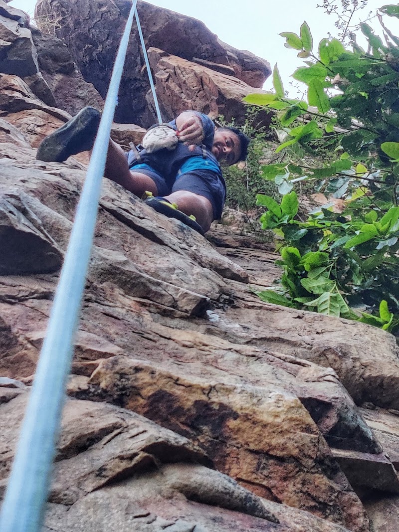 Dhauj Rock Climbing - Dhauj Rock Climbing 955P+X72, Manger - Dhauj Rd, Haryana 121004, India