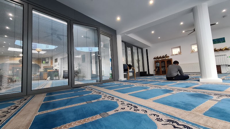 Inverness Mosque & Islamic Community & Education Centre - Inverness Mosque & Islamic Community & Education Centre 1 Portland Pl, Inverness IV1 1NE, UK