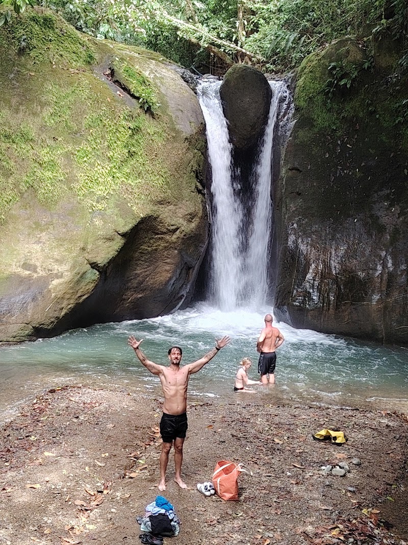 KE-9 WATERFALL BASE & SURF MANUEL ANTONIO - KE-9 WATERFALL BASE & SURF MANUEL ANTONIO, Playa espadilla, Provincia de Puntarenas, Quepos, 60601, Costa Rica