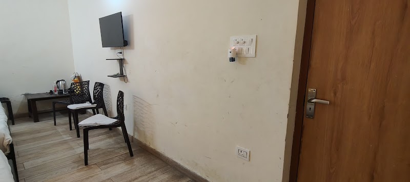 Hotel Foothill By Around Stays - Hotel Foothill By Around Stays Rd, near SBI Bank, near Ayur Park, Tapovan, Jonk, TapovanRishikesh, Uttarakhand 249192, India