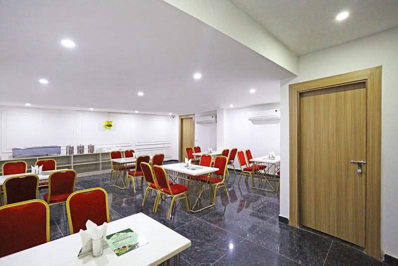 Hotel Decent Suites- Delhi Airport - Hotel Decent Suites- Delhi Airport A Block, Road No. 6, Block RZ, Mahipalpur Village, Mahipalpur, New Delhi, Delhi 110037, India