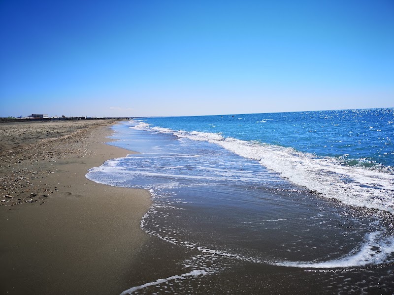 Spiaggia libera Bianca - L’Amanusa Beach - Spiaggia libera Bianca - L’Amanusa Beach, Lungomare Amerigo Vespucci, 144, 00122 Lido di Ostia RM, Italy