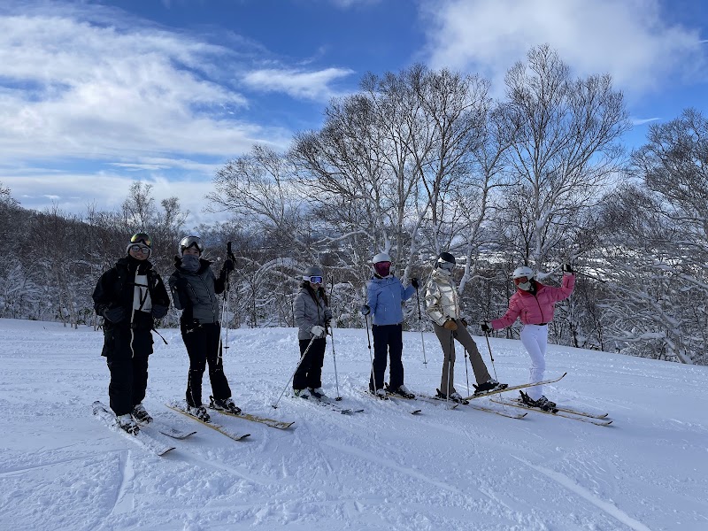 EZO SNOWSPORTS - EZO SNOWSPORTS 659-3 Izumikawa, Rusutsu, Abuta District, Hokkaido 048-1711, Japan