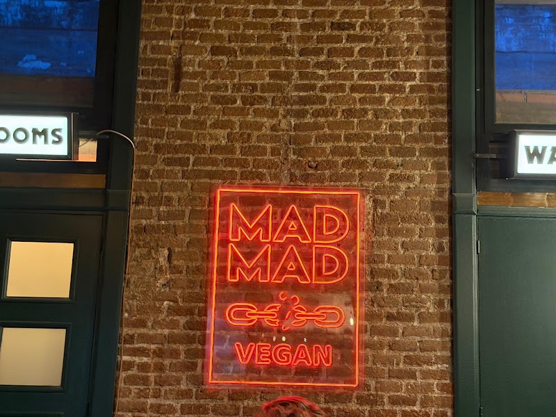 Mad Mad Vegan Barcelona - Mad Mad Vegan Barcelona Carrer d'Aribau, 65, Eixample, 08008 Barcelona, Spain