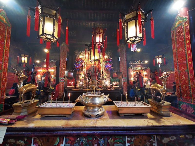 Man Mo Temple - Man Mo Temple Man Mo Temple, 124-130 Hollywood Rd, Sheung Wan, Hong Kong