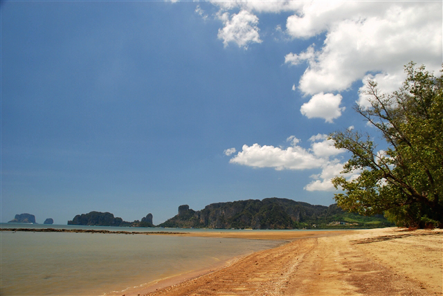 Ao Nam Mao Beach - Ao Nam Mao Beach บ้านอ่าวน้ำเมาหรือท่าเรืออ่าวน้ำเมา Tambon Sai Thai, Amphoe Mueang Krabi, Chang Wat Krabi 81000, Thailand