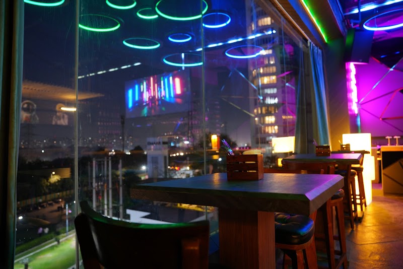 Lounge ‘The Sky Deck Bar’ - Lounge ‘The Sky Deck Bar’ Emaar The Palm Square, Golf Course Ext Rd, Badshahpur, Sector 66, Gurugram, Haryana 122101, India