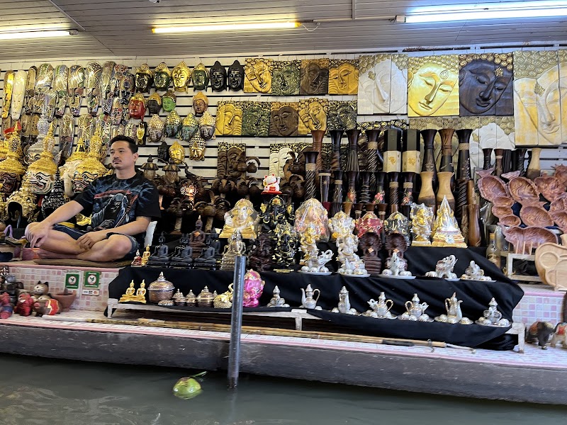 ตลาดน้ำเหล่าตั๊กลัก (ปากคลองลัดพลี)Lao Tuk Luck floating market - ตลาดน้ำเหล่าตั๊กลัก (ปากคลองลัดพลี)Lao Tuk Luck floating market ทางหลวงสาย325 ทางไปวัดสุน, GXC4+HR3 ตำบล ดำเนินสะดวก อำเภอดำเนินสะดวก ราชบุรี 70130, Thailand