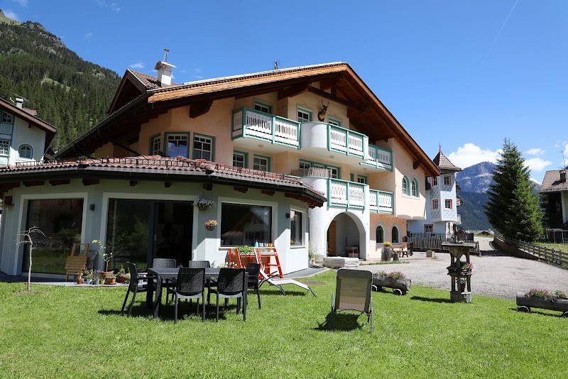 Appartamenti Villa Marta - Appartamenti Villa Marta streda de Col da l'Ost 40, 38030 Campestrin TN, Italy