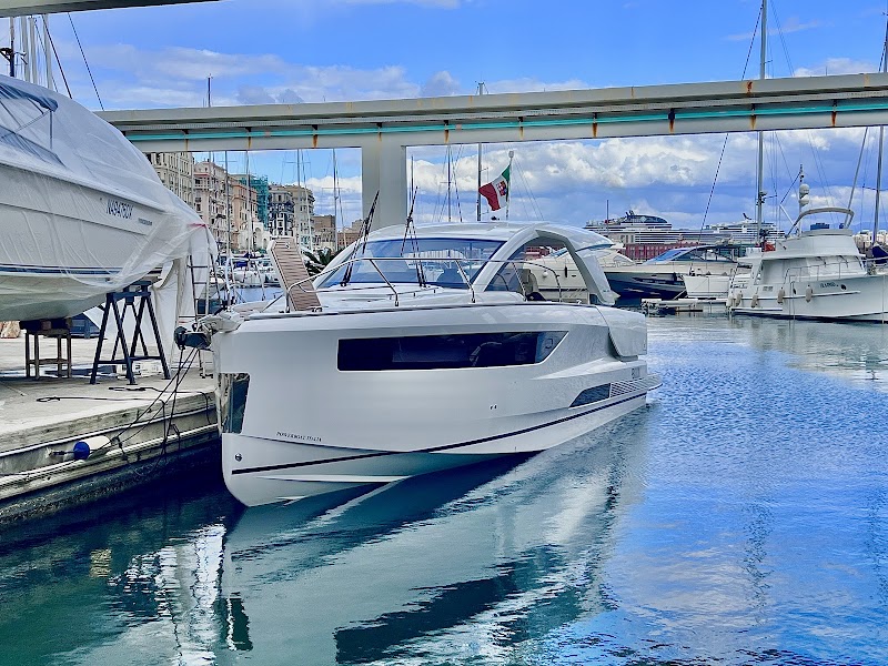 Powerboat Italia - Powerboat Italia, al Borgo Marinari, Via Eldorado, 80132 Napoli NA, Italy