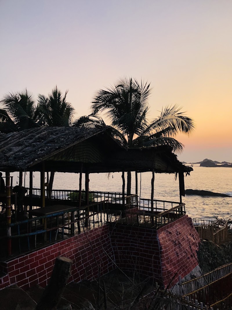 Dolphin Shanti Café - Dolphin Shanti Café G88G+XGW, Om Beach - Half Moon Beach - Paradise Beach Trail, Gokarna, Karnataka 581326, India