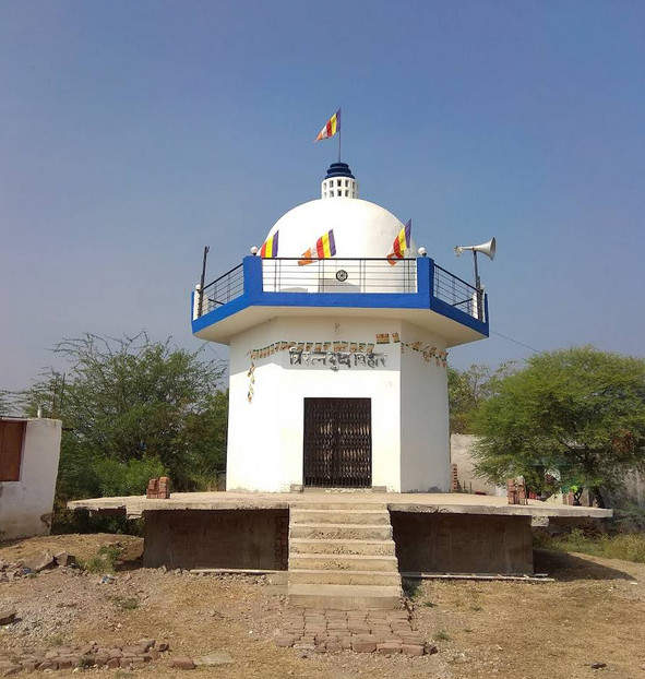Buddhist Vihar - Buddhist Vihar, MXW2+HJ2, Unnamed Road, Kalegaon Ghat, Maharashtra 431123, India
