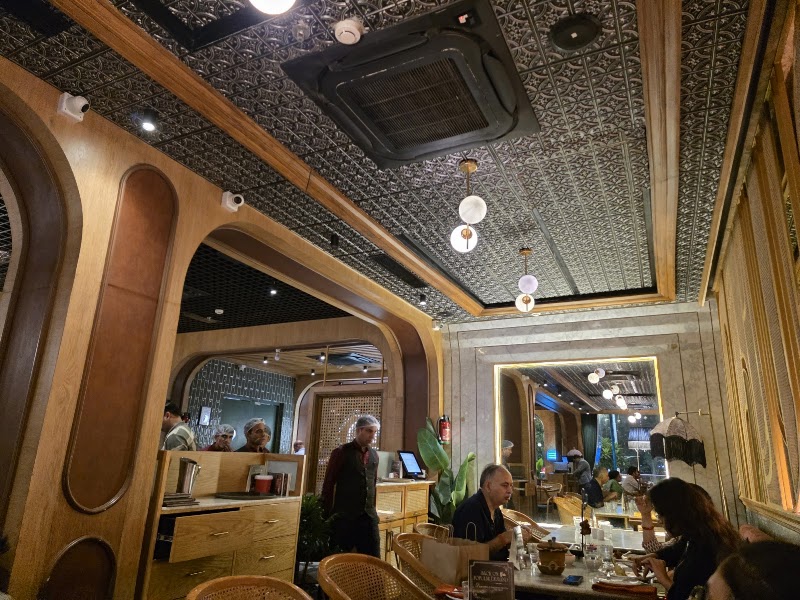 Gulati Restaurant, Gurugram - Gulati Restaurant, Gurugram A Block, Mega Mall Gurgaon, Dt Mega Mall, Golf Course Road Upper Ground Floor, Sector 28, DLF Phase 1, Gurugram, Haryana 122002, India