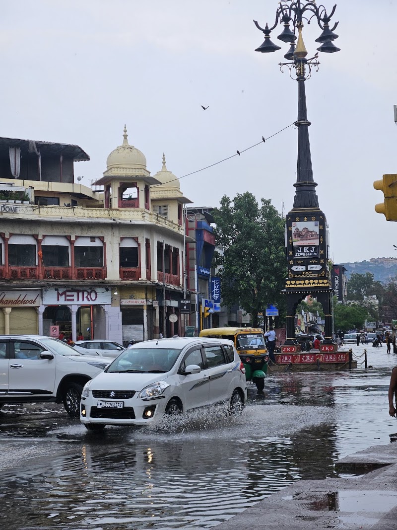 Panch Batti Parking Area - Panch Batti Parking Area 184, Mirza Ismail Rd, C-Scheme, C Scheme, Gopalbari, Jaipur, Rajasthan 302001, India