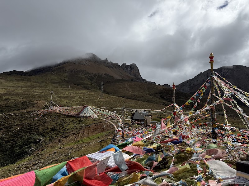 Baimang Snow Mountain - Baimang Snow Mountain, 9XV8+932, Deqen, Diqing Tibetan Autonomous Prefecture, Yunnan, China, 674599