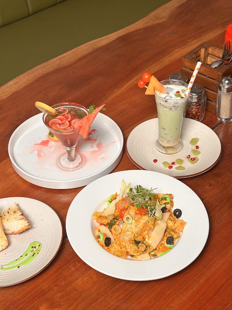 The Hot Spoon - The Hot Spoon 1 st Floor, C21 Bussiness Park, opp. Radisson Square, Pushp Vihar Colony, Scheme No 131, Indore, Madhya Pradesh 452010, India