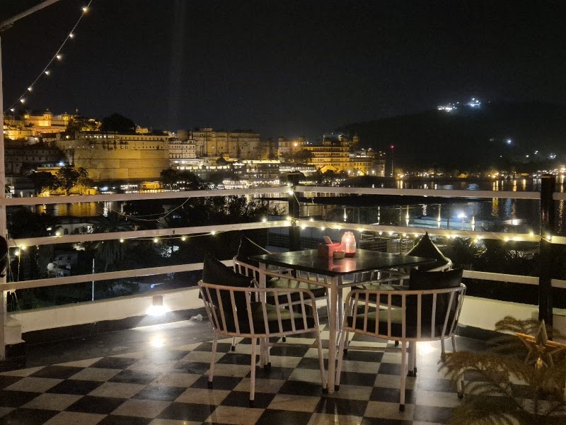 Hotel Lake Star Bistro - Hotel Lake Star Bistro 80, Naga Nagri, near Leela Palace staff gate, Cheerwa, Ambamata, Udaipur, Rajasthan 313004, India