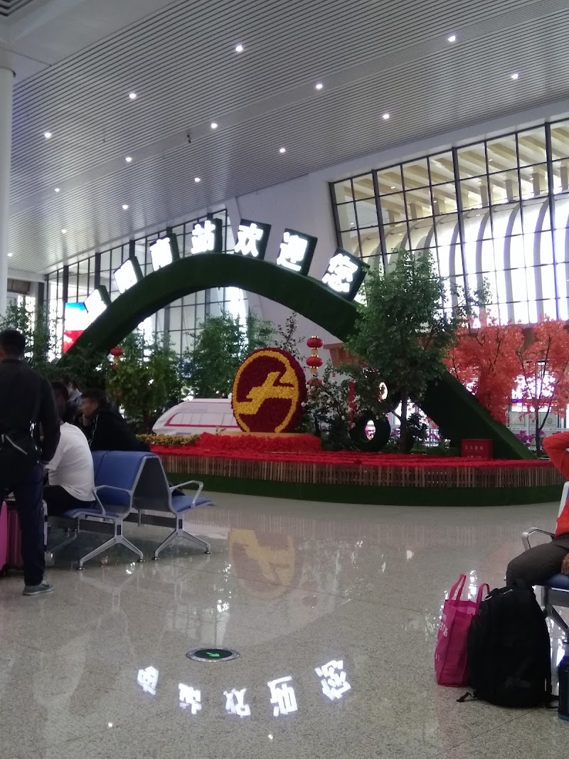 Kunming South railway station - Kunming South railway station China, Yun Nan Sheng, Kun Ming Shi, Cheng Gong Qu, 南昆货运站支线段 邮政编码: 650501
