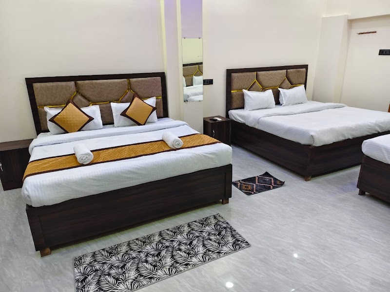 De Classico Hotel - De Classico Hotel, R53X+96R Govind Kripa 3, 4/89, Nirmochan Chauraha Rd, opp. Barai Mandir, Tulsi Nagar, Ayodhya, Uttar Pradesh 224123, India