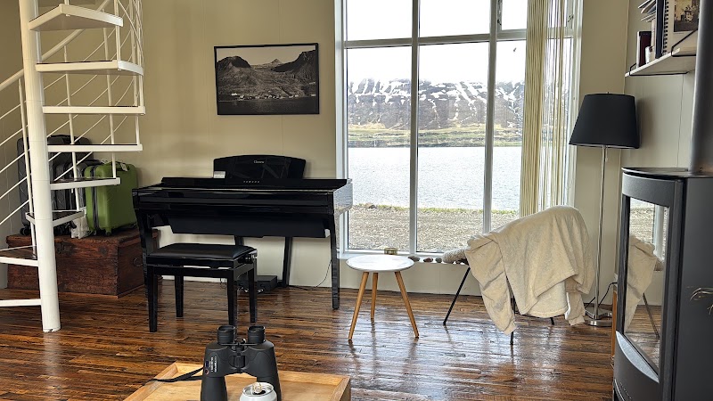 Sæberg, Old School in Eyrar - Sæberg, Old School in Eyrar 74RP+843, Hafnargata, 710 Seyðisfjörður, Iceland
