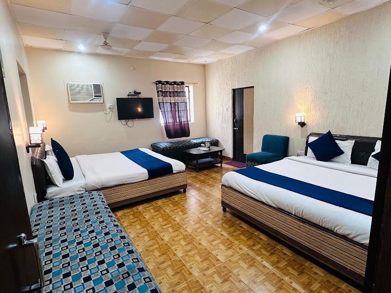 HOTEL THE GARDEN INN - HOTEL THE GARDEN INN Sbi building, D.40/19-22, Jangamwadi Rd, near Godolia, opp. Old sushil cinema hall, Luxmanpura, Ramapura Luxa, Varanasi, Uttar Pradesh 221001, India