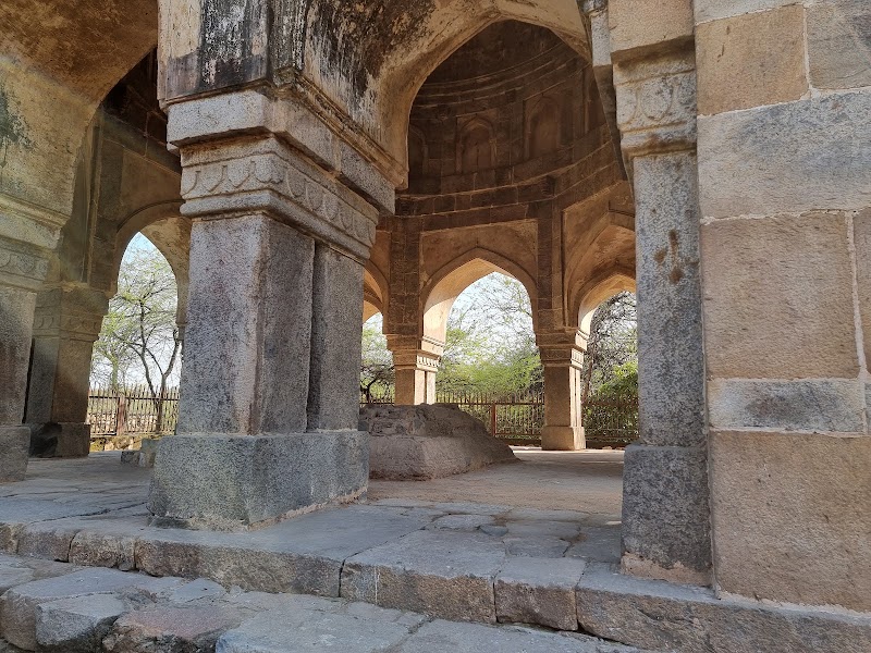 Rajon Ki Baoli - Rajon Ki Baoli G5CM+493, Mehrauli Archeological Pk Trl, Mehrauli Village, Mehrauli, New Delhi, Delhi 110030, India