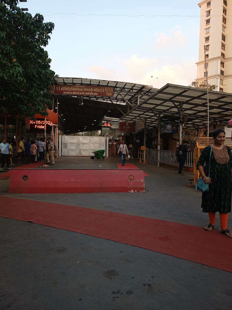 Shri Siddhi Vinayak Mandir - Shri Siddhi Vinayak Mandir Ahimsa Nagar, Sanjay Nagar, Bandra East, Mumbai, Maharashtra 400051, India