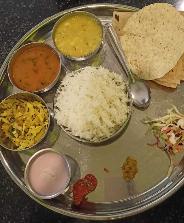 HOTEL SHRAWANI PURE VEG - HOTEL SHRAWANI PURE VEG 301 B, Bazar Peth Main Road, near Daivadnya Bhavan, Medha, Dhuriwada, Malvan, Maharashtra 416606, India
