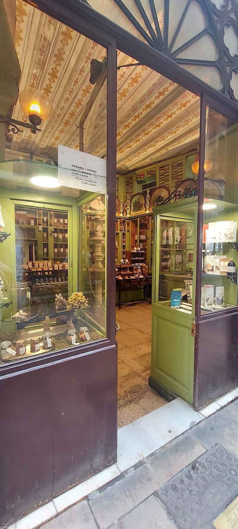 Free Walking Tours Barcelona - Free Walking Tours Barcelona, Pl. Reial, s/n, Ciutat Vella, 08002 Barcelona, Spain