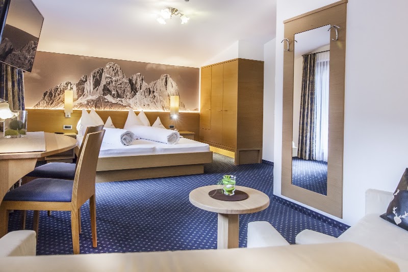 Hotel Carmen Dolomites - Hotel Carmen Dolomites Streda Chemun, 16, 39047 Santa Cristina Valgardena BZ, Italy