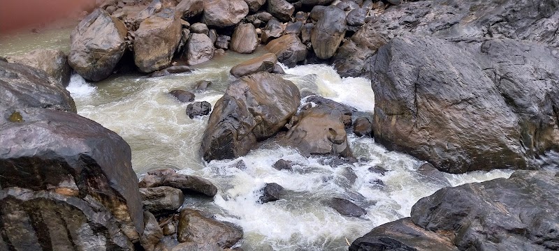 Kandiyar Rocks Waterfalls Viewpoint - Kandiyar Rocks Waterfalls Viewpoint XX9W+Q9P, Kallarkutty Dam Rd, Keralam 685562, India