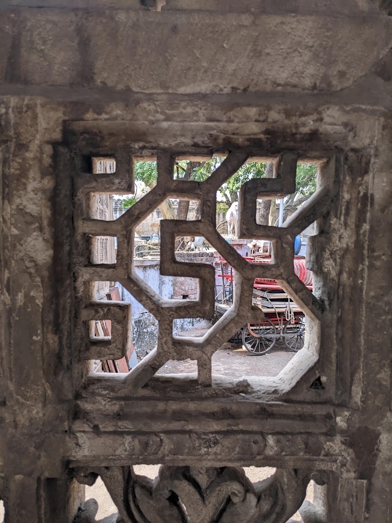 Ahmedshah Badshah's Tomb (4 Ahmed) - Ahmedshah Badshah's Tomb (4 Ahmed), 2499, Badshah No Hajiro, Manek Chowk, Old City, Danapidth, Khadia, Ahmedabad, Gujarat 380001, India