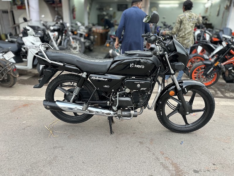New Rajdhani auto deal - New Rajdhani auto deal, Infront of banjari mazar moti badh chowk, Mothi Bagh Rd, near union club and gk honda, Moti Bagh, Shastri Market, chowk, Raipur, Chhattisgarh 492001, India